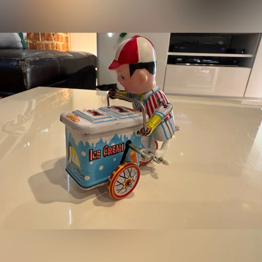 Vintage Wind Up Tin Toy Ice Cream Cart vendor - Works great! - Picture 6 of 8